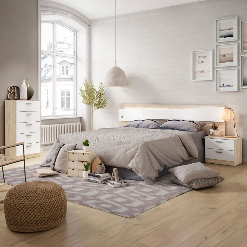 Dormitorio de matrimonio completo sahara y blanco con dos mesitas, cabecero y cómoda