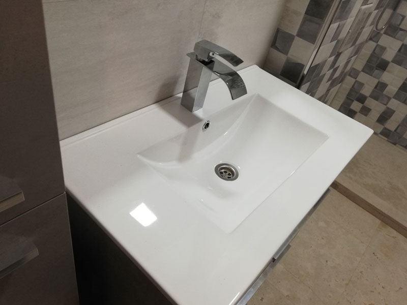 Foto de cliente de Mueble de Baño Pack Blanco Brillo con columna (Incluye Lavabo y Espejo) 81x46 cm