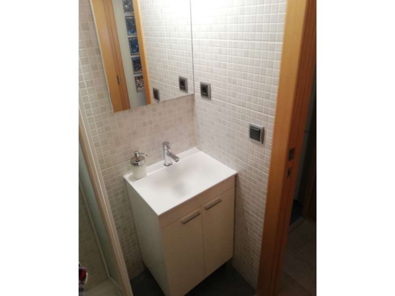 Foto de cliente de Mueble de Baño Pack Blanco Brillo con columna (Incluye Lavabo y espejo) Ancho 52 cm