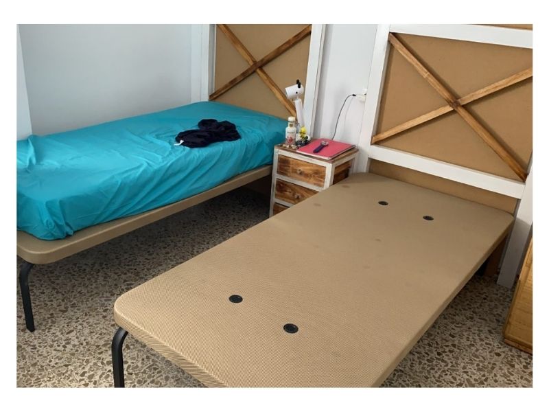 Foto de cliente de Base de Cama Tapizada 3D Dormitorio Color Beige (Sin Patas)