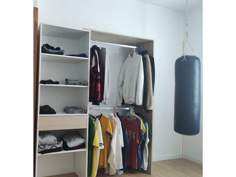 Foto de cliente de Vestidor 2 Barras 1 Cajón Roble y Blanco 158x187 cm