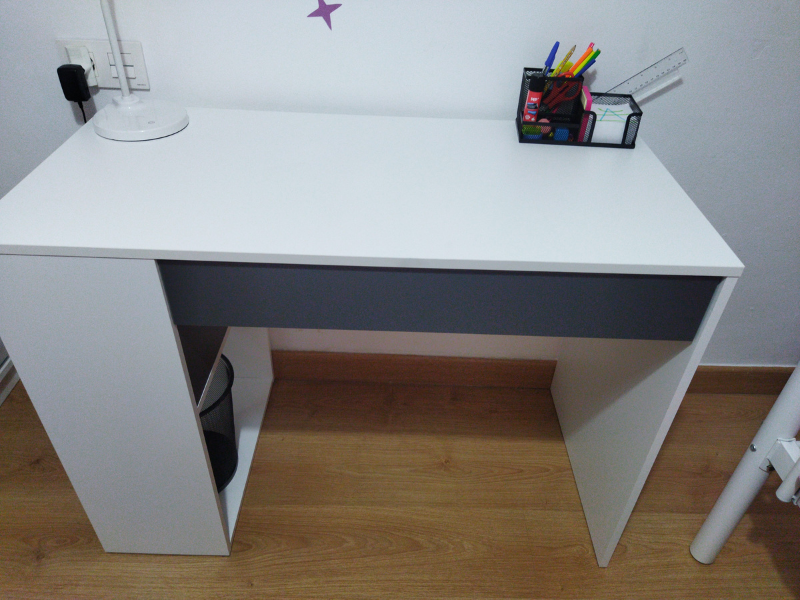 Foto de cliente de Escritorio Masster 1 cajón blanca y gris 101 cm