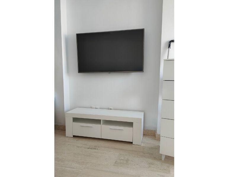 Foto de cliente de Mesa de TV de 120 cm blanco artik puertas abatibles