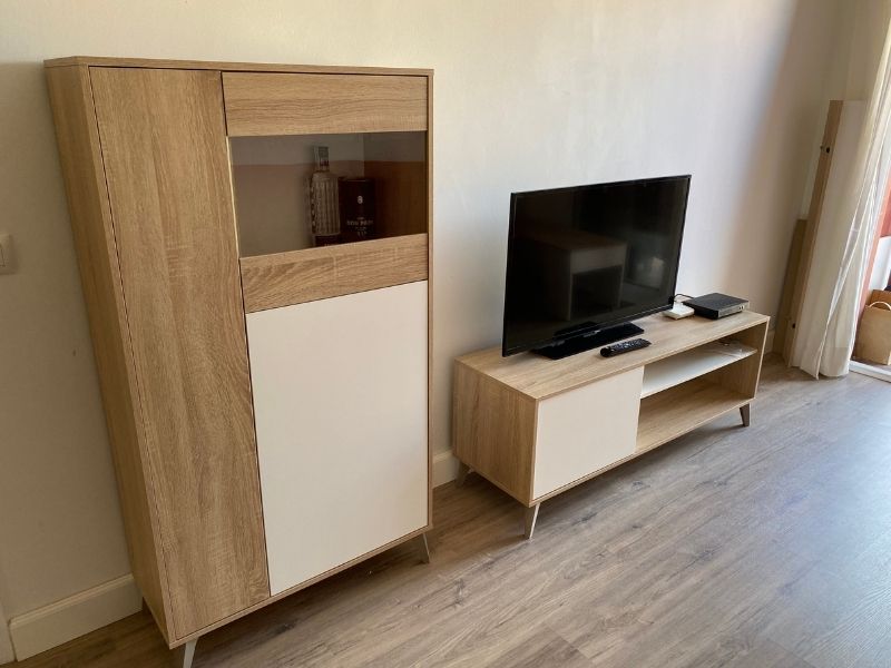 Foto de cliente de Mueble para TV Kikua Plus 135 cm con estante roble y blanco salón