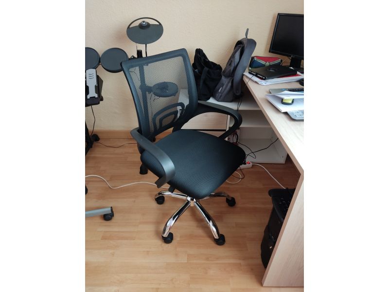 Foto de cliente de Silla oficina Vita giratoria negra con refuerzo lumbar