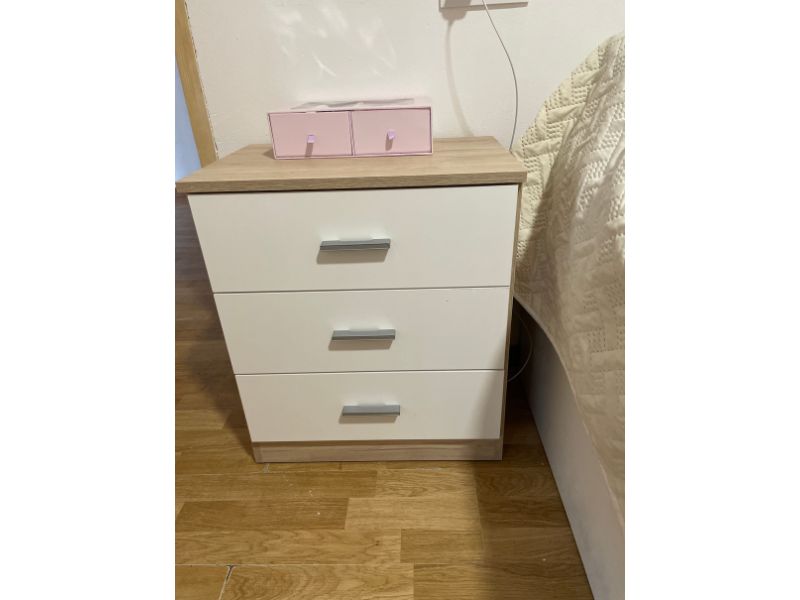 Foto de cliente de Mesita de Noche Couple Sahara Blanco Mate con 3 Cajones 50x58 cm