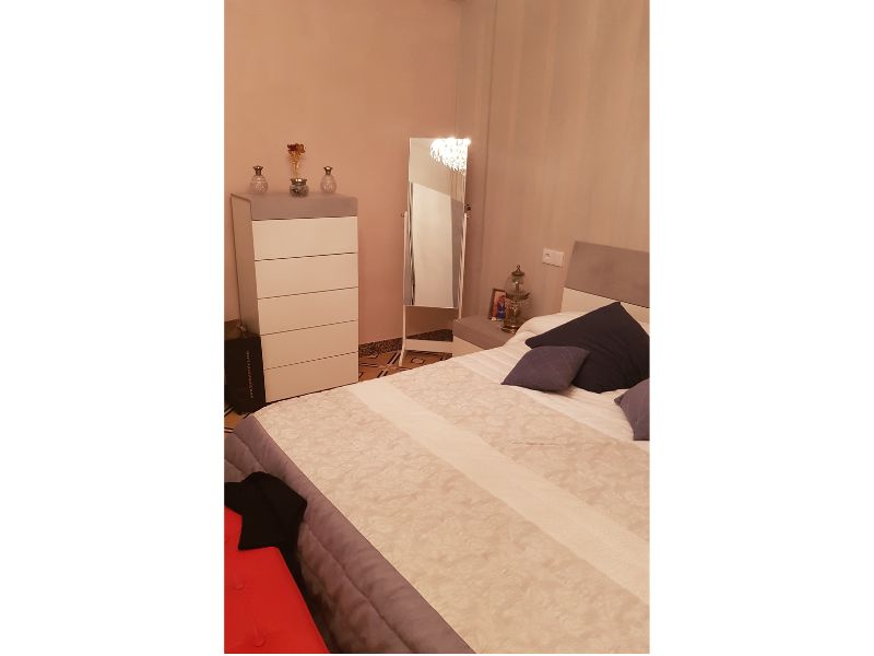 Foto de cliente de Cómoda De Dormitorio Industrial Con 5 Cajones Color Blanco Artik y Gris Cemento 61x118 cm