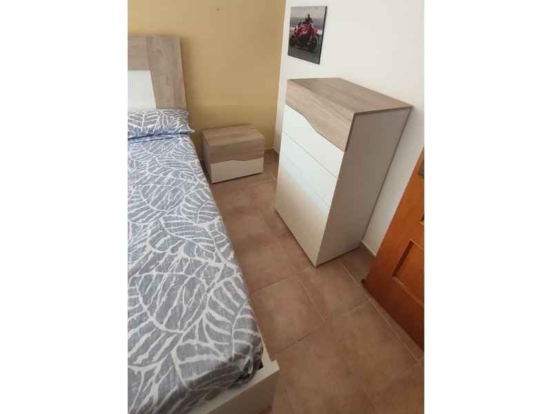 Foto de cliente de Mesita de Noche Asimetric Con 2 Cajones Blanco Mate y Sahara 54x42 cm