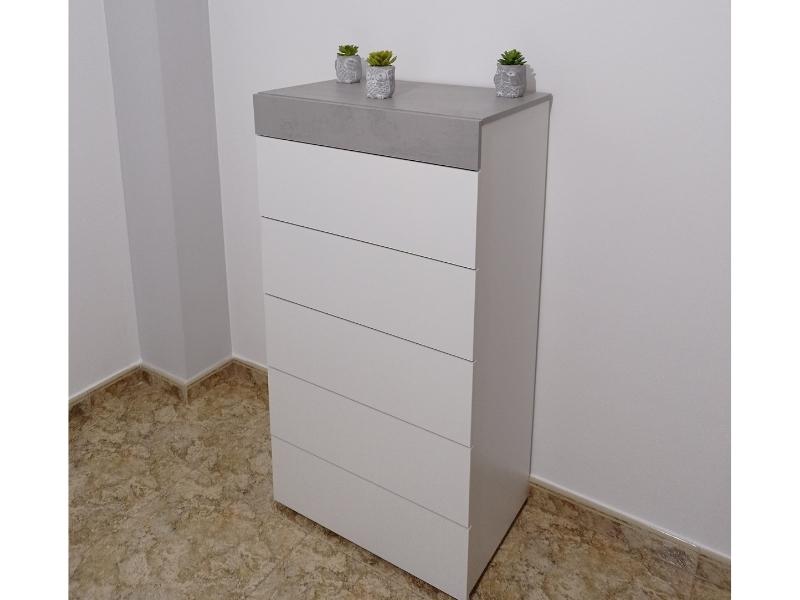 Foto de cliente de Cómoda De Dormitorio Industrial Con 5 Cajones Color Blanco Artik y Gris Cemento 61x118 cm