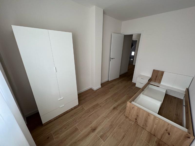 Foto de cliente de Habitación Juvenil Moderna Pack Muebles Roble Nodi Y Blanco Artik (Cama + Armario)