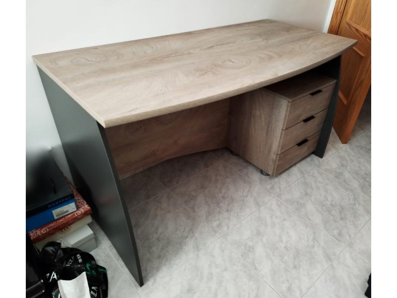 Foto de cliente de Escritorio Con Cajonera Estilo Moderno Roble Alaska Y Gris Antracita 136 cm