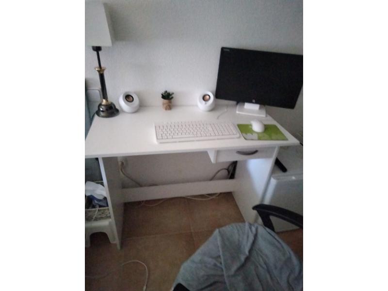 Foto de cliente de Escritorio Moderno Estilo Juvenil Color Blanco Para Estudio 101 cm