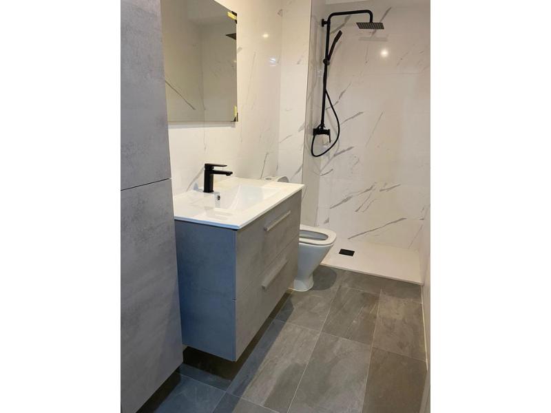 Foto de cliente de Mueble de Baño Suspendido con Espejo Cemento 80 cm (Lavamanos Opcional)