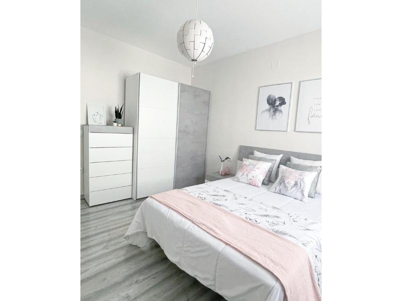 Foto de cliente de Cómoda De Dormitorio Industrial Con 5 Cajones Color Blanco Artik y Gris Cemento 61x118 cm