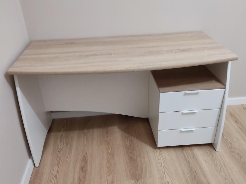 Foto de cliente de Mesa escritorio Estil despacho blanco y canadian 136 cm