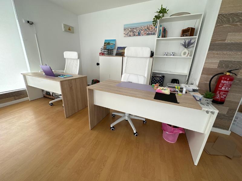 Foto de cliente de Mesa oficina escritorio office roble y blanco 145 cm