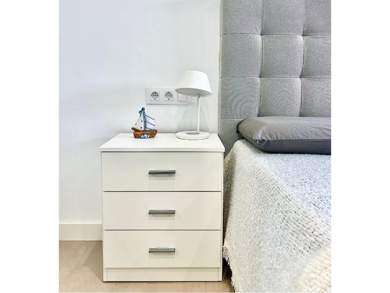 Foto de cliente de Mesita de Noche Modernas Couple de 3 Cajones Blanco Mate 50x58 cm