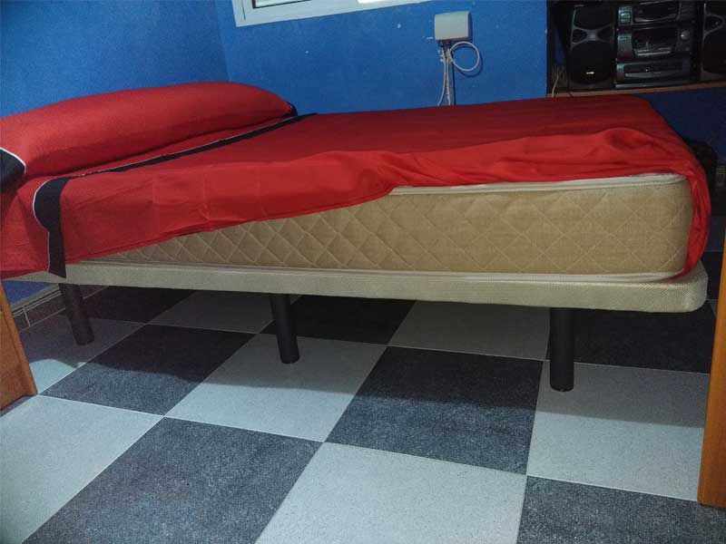 Foto de cliente de Base de Cama Tapizada 3D Beige (Pack 6 Patas)