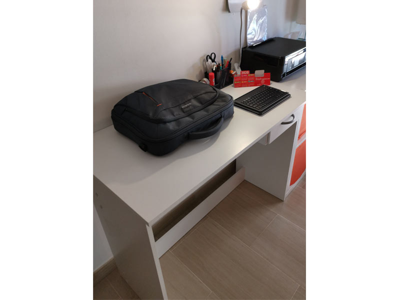 Foto de cliente de Escritorio Moderno Estilo Juvenil Color Blanco Para Estudio 101 cm