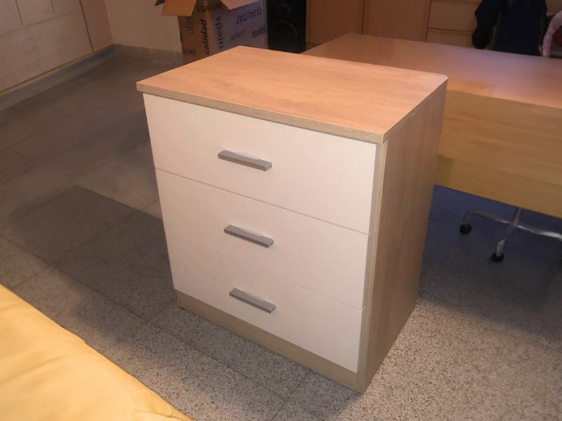 Foto de cliente de Mesita de Noche Couple Sahara Blanco Mate con 3 Cajones 50x58 cm