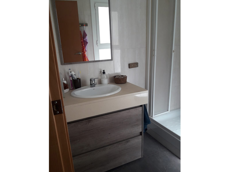 Foto de cliente de Mueble de Baño con Patas y Espejo Zenda 80 cm (Lavamanos Opcional)