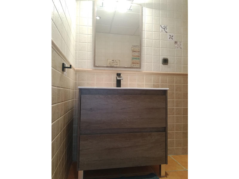 Foto de cliente de Mueble de Baño con Patas y Espejo Zenda 80 cm (Lavamanos Opcional)