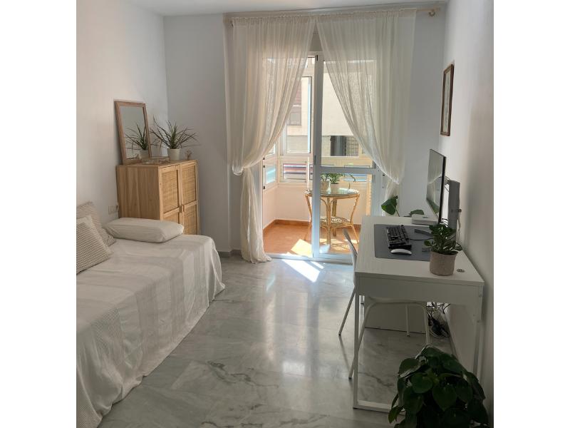 Foto de cliente de Mueble Auxiliar Pequeño Décor Pino y Rattan 80x110x40 cm