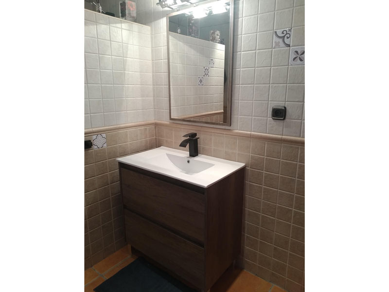 Foto de cliente de Mueble de Baño con Patas y Espejo Zenda 80 cm (Lavamanos Opcional)