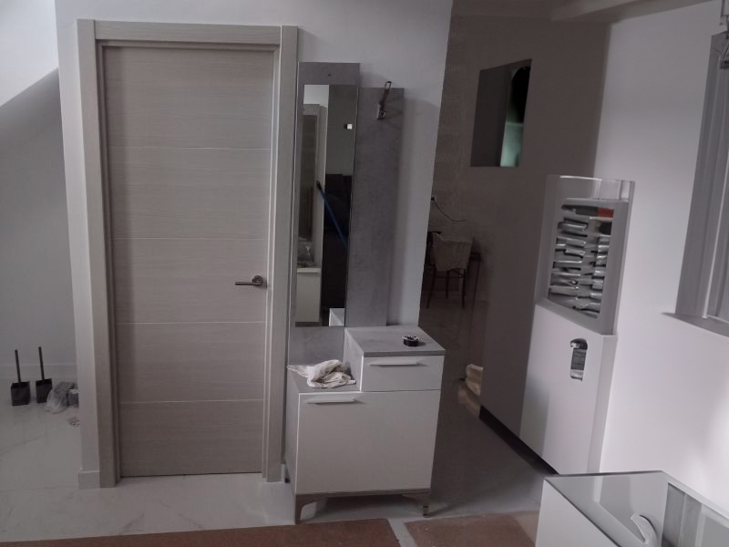 Foto de cliente de Mueble Recibidor Karen con espejo y zapatero Blanco Artik Y Cemento 61 cm