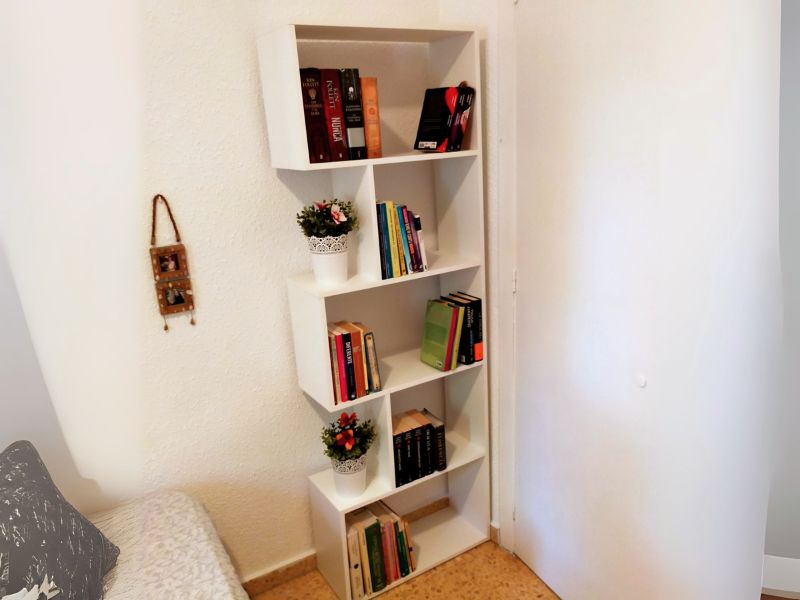 Foto de cliente de Librería Neón 5 estantes color blanco mate 181x60x25 cm
