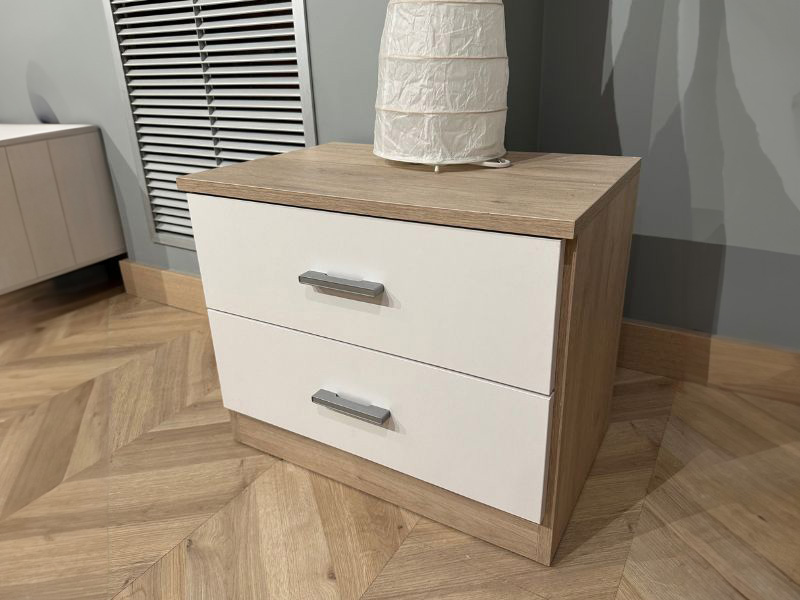 Foto de cliente de Mesita de Noche Couple Color Sahara y Blanco Mate con 2 Cajones 50x42 cm