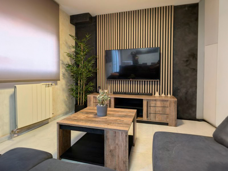 Foto de cliente de Mueble Tv Salón Mónaco Puertas Correderas Roble Saloon y Negro Estructurado 185 cm