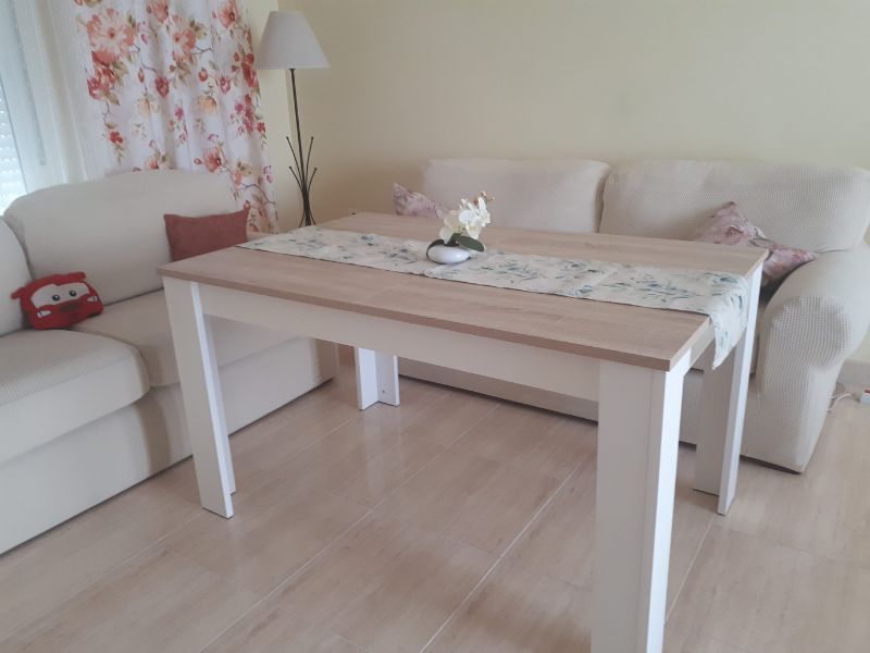 Foto de cliente de Pack Mesa con 4 Sillas Estilo Nórdico Color Blanco y Roble Canadian