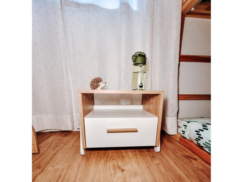 Foto de cliente de Mesita De Noche Infantil Naili 1 Cajón Blanco Mate y Roble Hamilton 39x34 cm