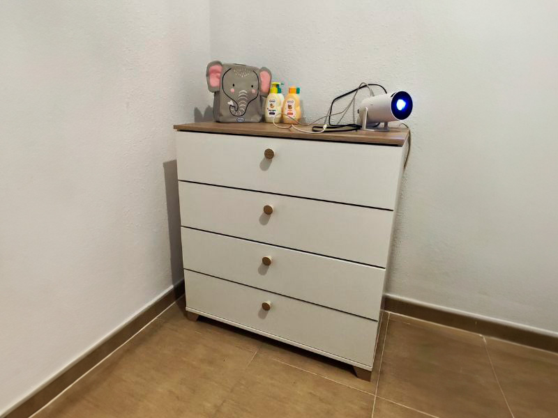 Foto de cliente de Cómoda 4 cajones Izzy Dormitorio Color Blanco Mate y Roble Kronberg 80x85 cm