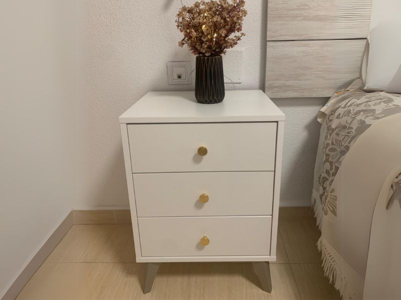 Foto de cliente de Mesita de Noche Blanca Juvenil con 3 Cajones Sweet 40x56 cm
