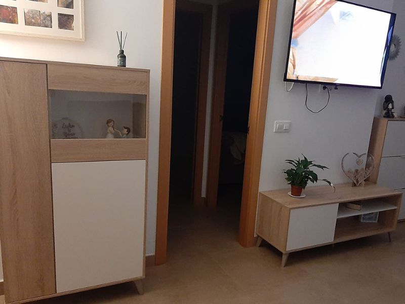 Foto de cliente de Mueble para TV Kikua Plus 135 cm con estante roble y blanco salón