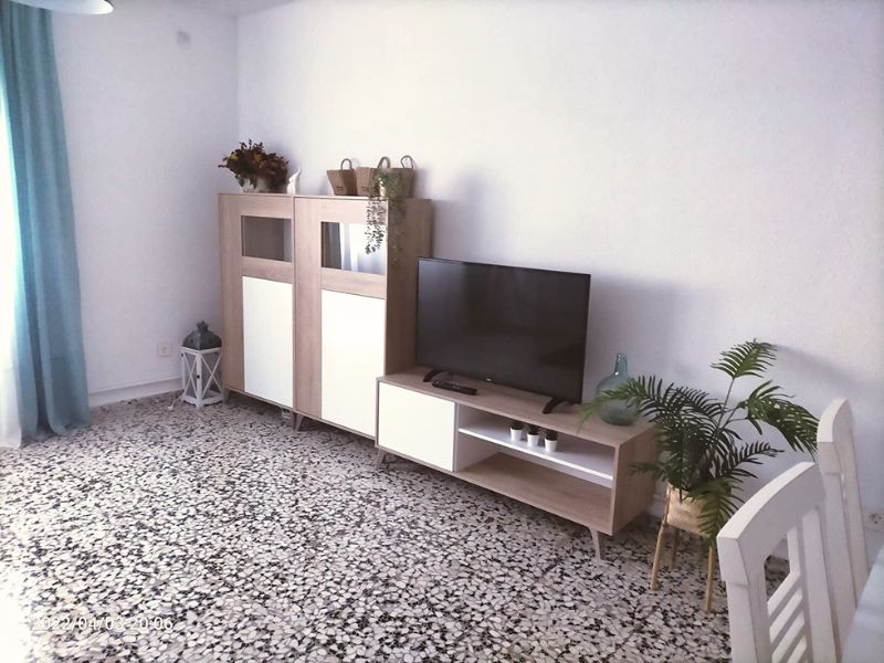 Foto de cliente de Mueble para TV Kikua Plus 135 cm con estante roble y blanco salón