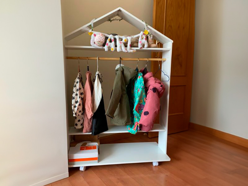 Foto de cliente de Mueble Infantil Burro De Ropa Casa Con Ruedas Color Blanco 81x120 cm