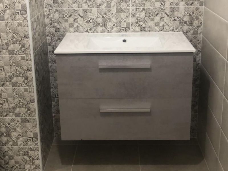 Foto de cliente de Mueble de Baño Suspendido con Espejo Cemento 80 cm (Lavamanos Opcional)