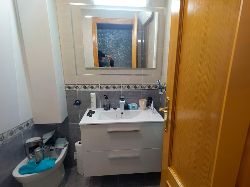 Foto de cliente de Mueble de Baño Blanco Aruba con Columna (Incluye Lavabo y Espejo)