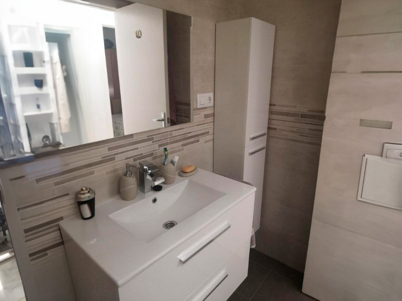 Foto de cliente de Mueble de Baño Blanco Aruba con Columna (Incluye Lavabo y Espejo)