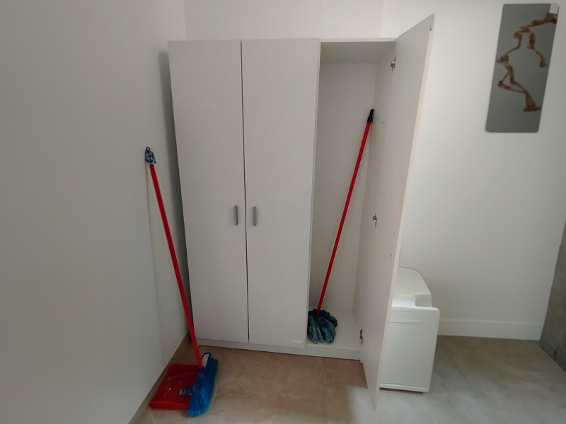 Foto de cliente de Armario Multiuso Escobero 109x180 3 Puertas