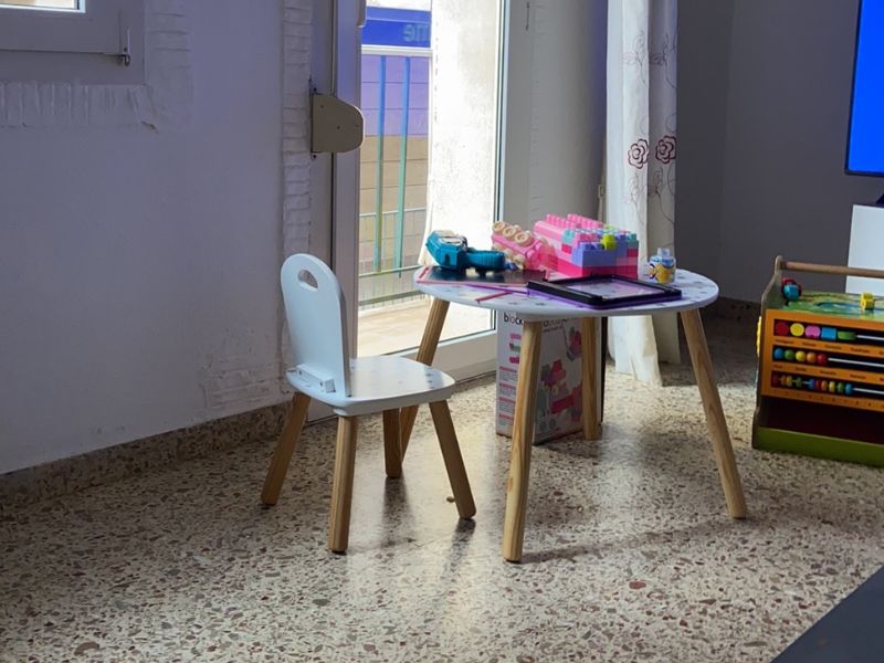 Foto de cliente de Mesa infantil dormitorio douceur con serigrafía estrellas color blanco 60x60 cm