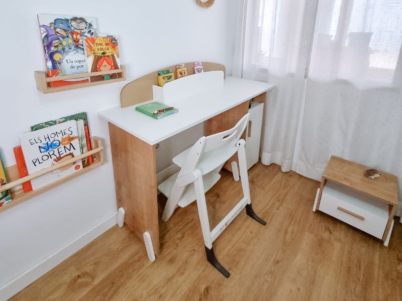 Foto de cliente de Mesita De Noche Infantil Naili 1 Cajón Blanco Mate y Roble Hamilton 39x34 cm