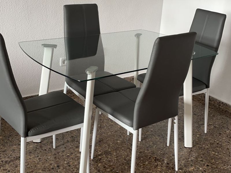 Foto de cliente de Silla De Comedor Sora Polipiel Gris Y Plata