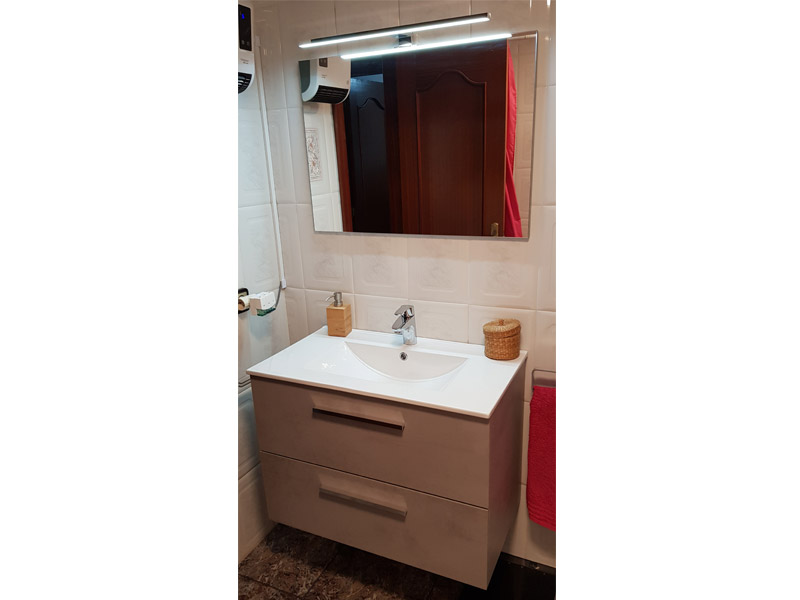 Foto de cliente de Mueble de Baño Suspendido con Espejo Cemento 80 cm (Lavamanos Opcional)